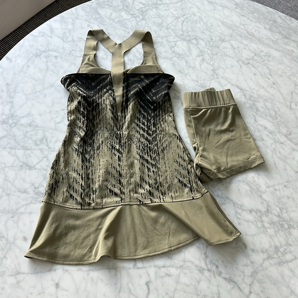 Adidas tennis dress with matching shorts size S - Picture 3 of 3